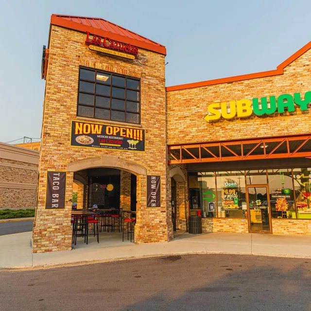 Las Cazuelas Chilaquiles & Taco Bar