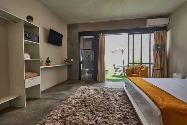 Aura Hotel b&b and Hostel