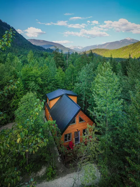 Alpha Mountain Lodging