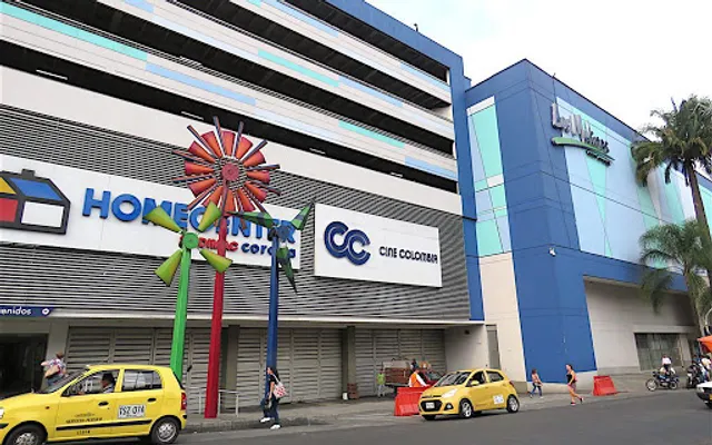 Los Molinos Shopping Center