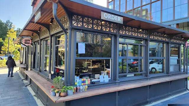 Bubbie’s Plant Burgers & Breakfast