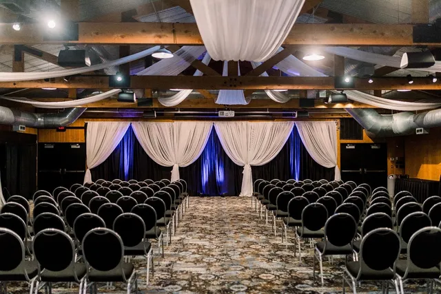 The Pavilion at Lake Elmo Holiday Inn & Suites