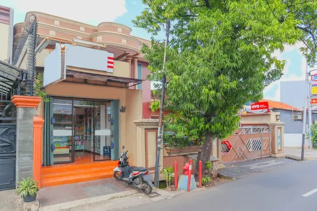 OYO Life 2590 Kost Assirot