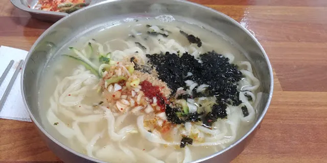 신정시장 경주손칼국수