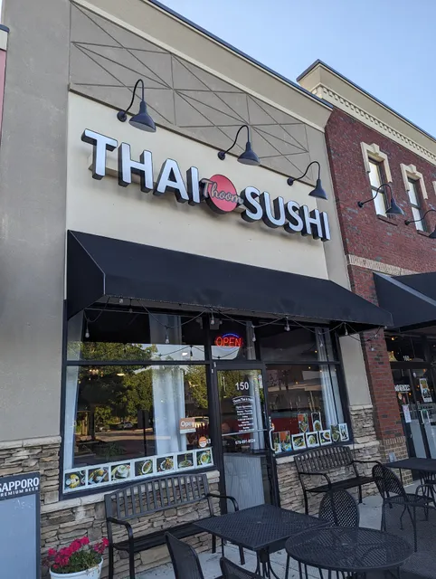 Thoom Thai & Sushi