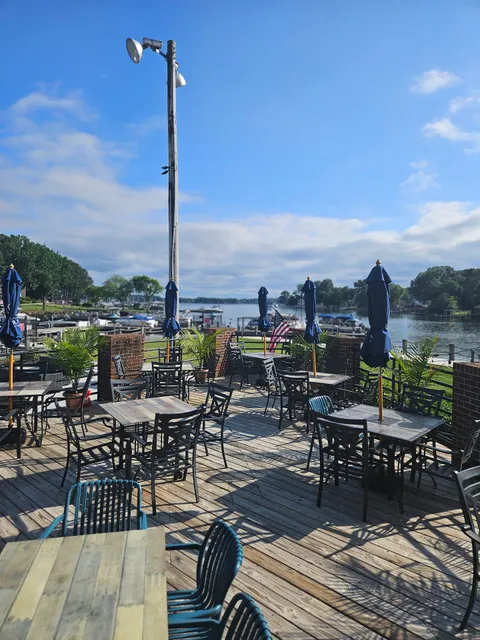 LakeHouse Wine Bar & Grill