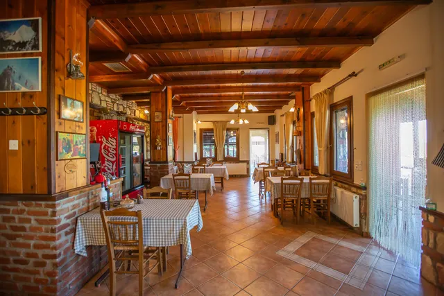 Ταβέρνα Ξενώνας Η Μουχα