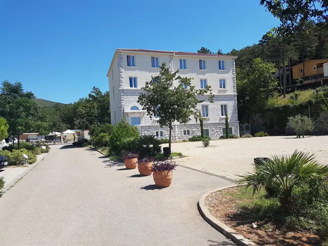 Apartments & Rooms Club Vala