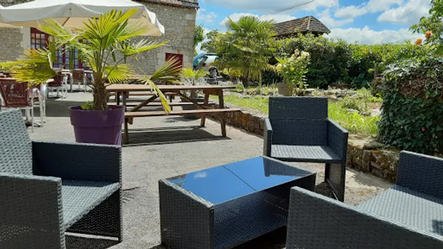 Restaurant Bar L' Olive Bleue. Ouvert en soirée de Juin à fin août.