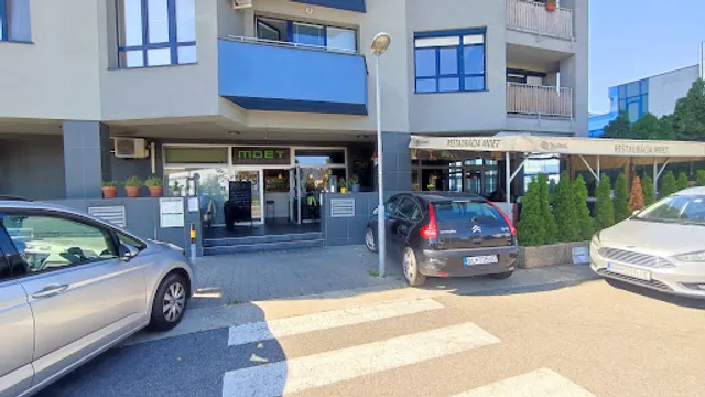 Moet Restaurant & Cafe