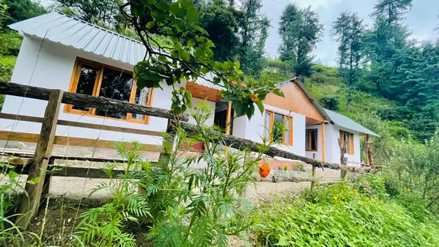 Jannat Cottages & Tree House