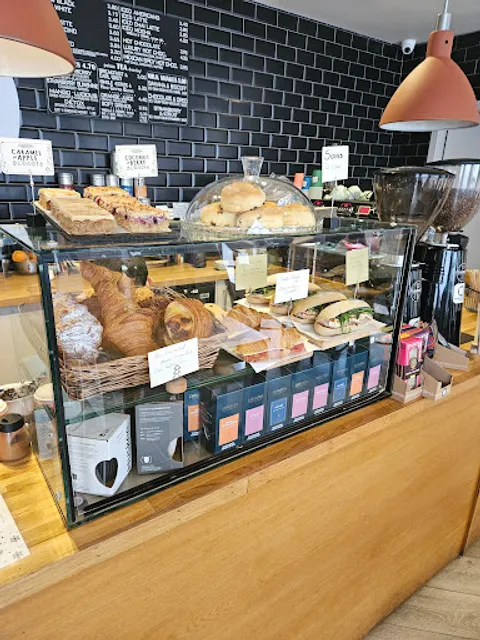 Roundsquare Cafe Bistro