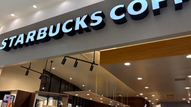 Starbucks Coffee - Ario Ueda