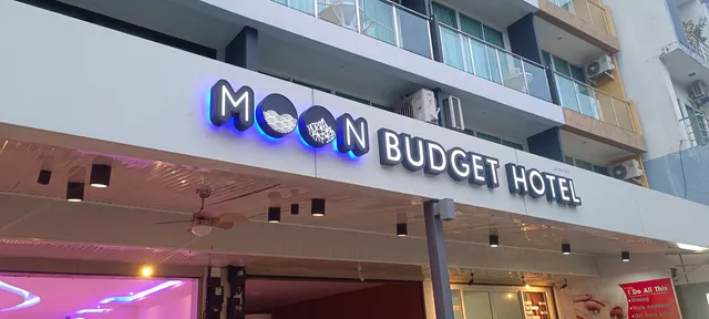 Moon Budget Hotel