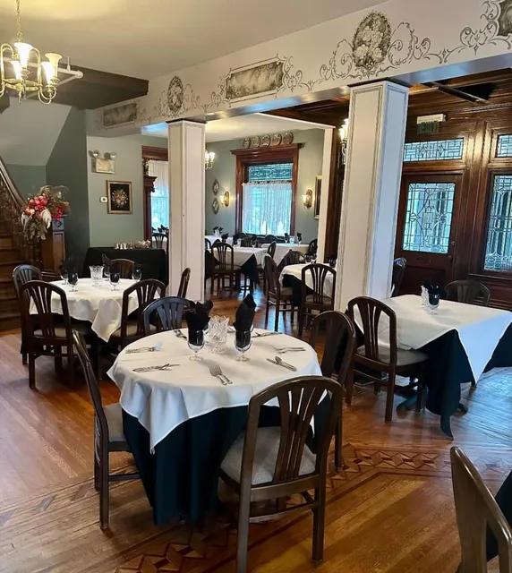 Twelve Oaks Restaurant & Tavern