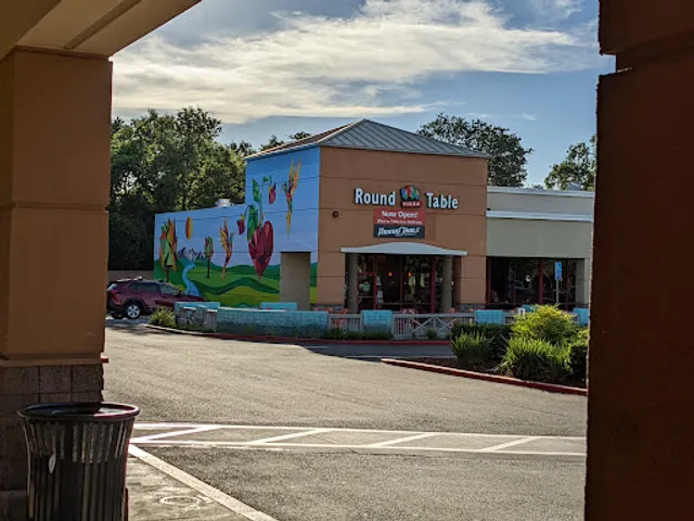 Round Table Pizza