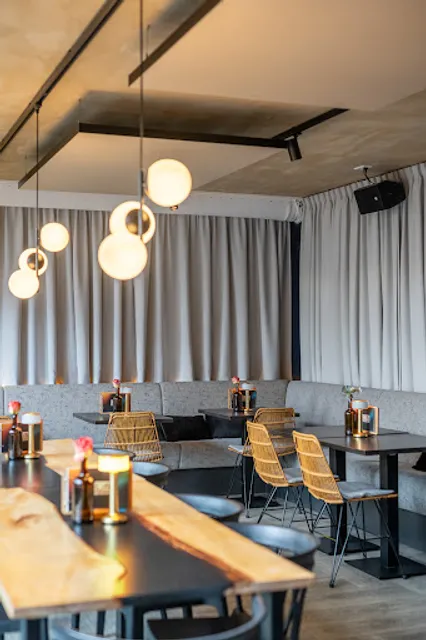 Big Belly Bar & Restaurant