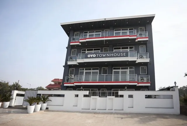 OYO Townhouse 024 Sector 47 Gurgaon Near Omaxe Celebration Mall