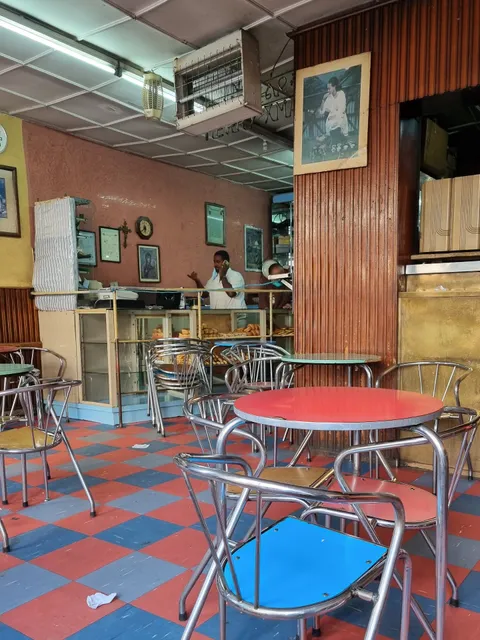 KYRIAZIS Patisserie | Piazza | ክራይሲስ ፓስተሪ | ፒያሳ