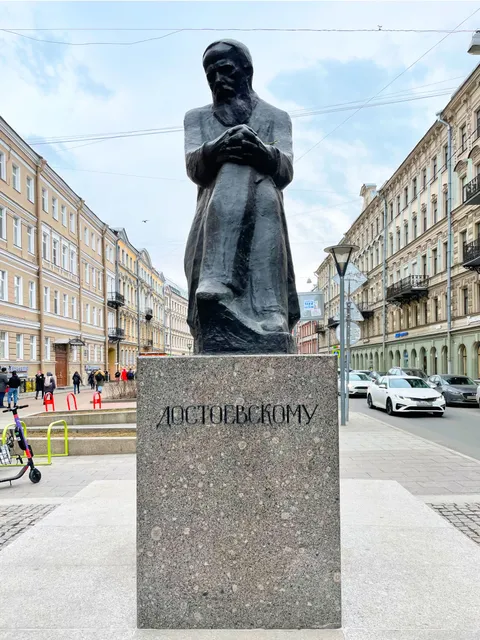 Pamyatnik F. M. Dostoyevskomu
