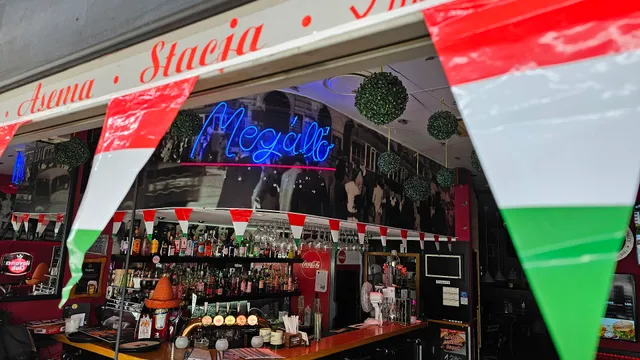 Megálló Café & Bár