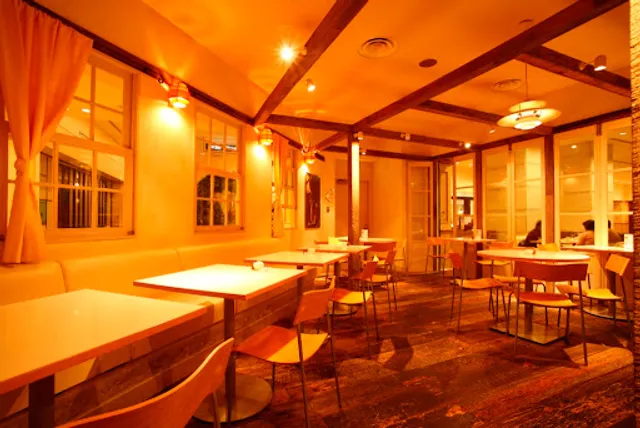 La Maison Ensoleille Table (Osaki Gate City)