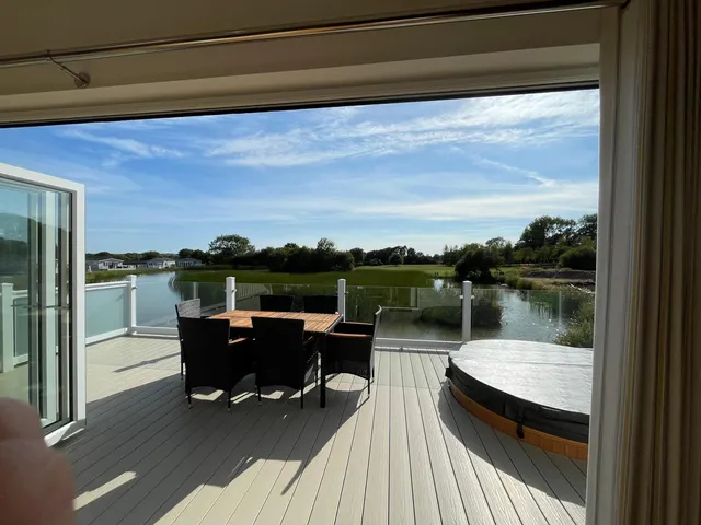 Florence Springs Luxury Lakeside Lodges