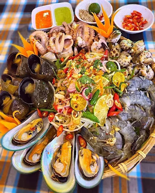 Cơm niêu - Hải sản phố đêm Phan Thiết