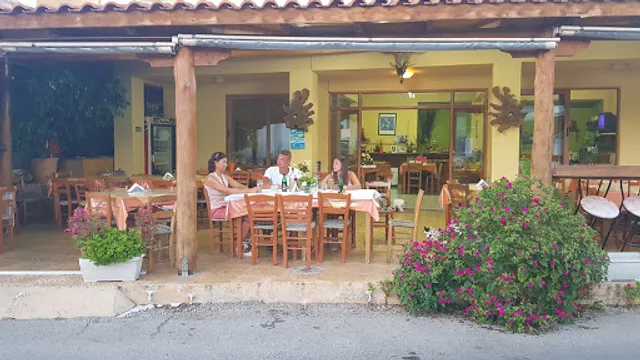 ΣΤΟΥ ΚΟΥΦΟΥ ΤΗΝ ΠΟΡΤΑ