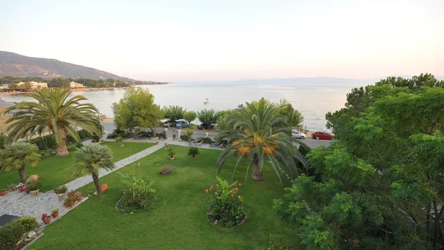 Galazia Akti (Blue Coast)