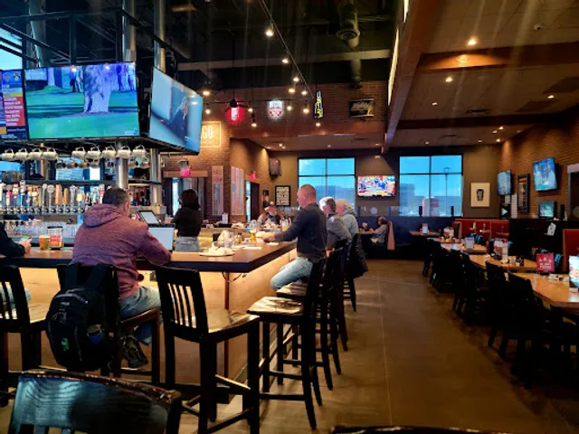 Old Chicago Pizza + Taproom