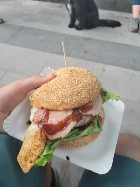 Simonai Burger