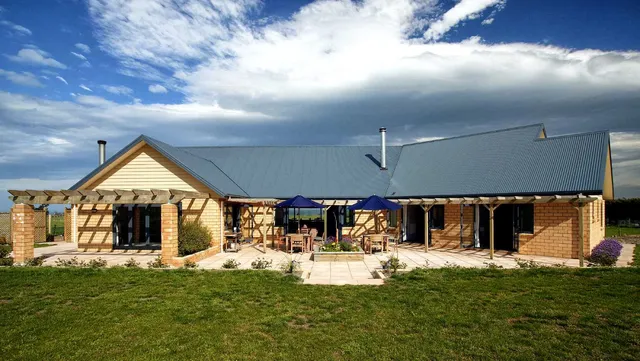 5-Bedroom/5-Bathroom Holiday Home near Kaikoura