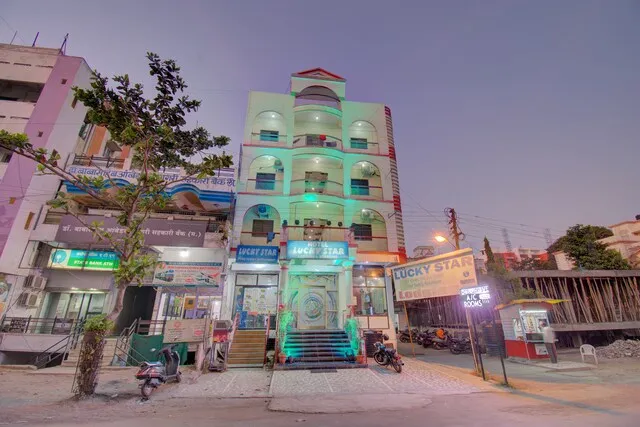 OYO Hotel Lucky Star