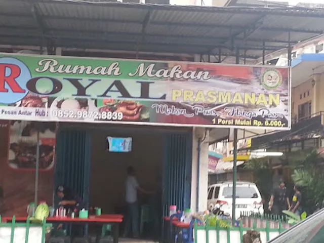 Rumah Makan Royal Prasmanan