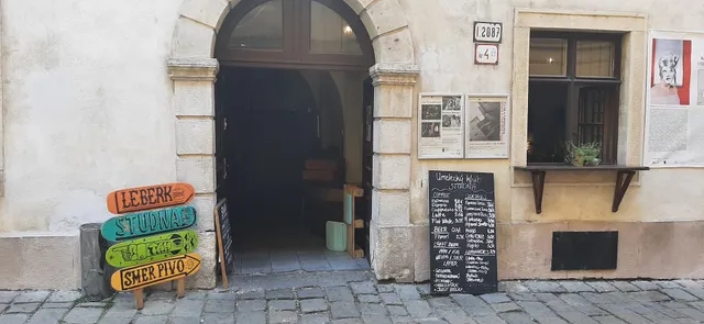 Studňa - umelecký klub, street food, craft beer a borovička bar
