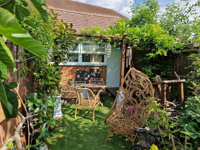 Lotus Pod House Homestay, micro-B&B