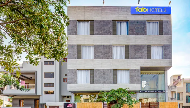 FabHotel The White Moon - Hotel in Shyam Nagar, Jaipur