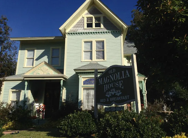 Old Magnolia House Bed & Breakfast