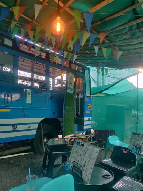 BLUE BUS CAFE