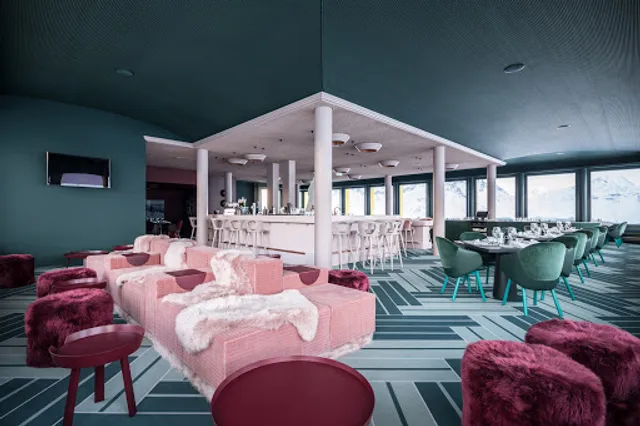 White Marmot Restaurant & Bar