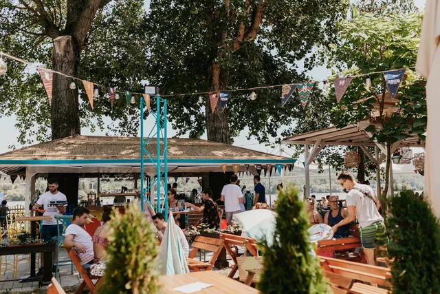 Loft River, Restaurant & Beach Bar