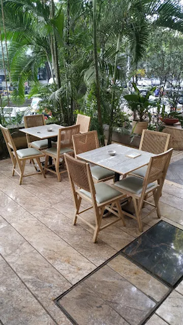 AZUL - Brews & Bites