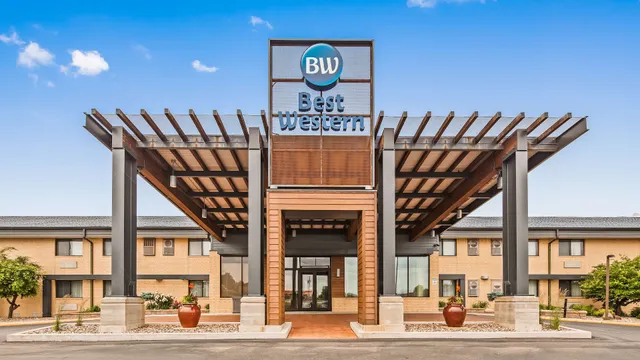 Best Western West Towne Suites