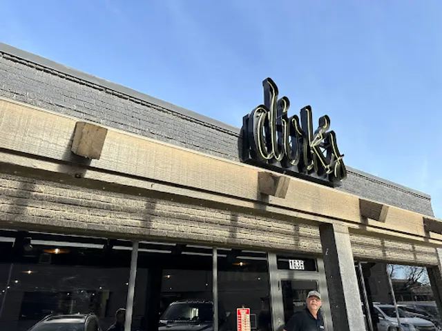 Dirk’s Signature Chicken & Bar