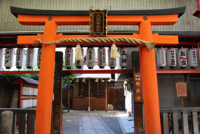 Yasaka-Jinja Shrine Keigai-Massha Matatabi-sha (Gokyo-sha)