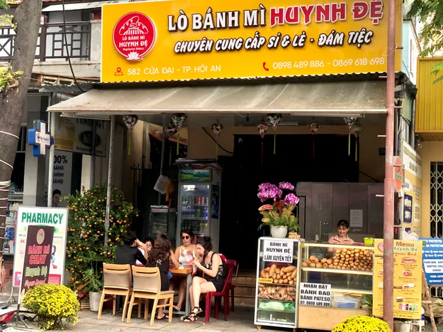 Lò Bánh Mì Chay Huynh Đệ - Vegetarian Bakery