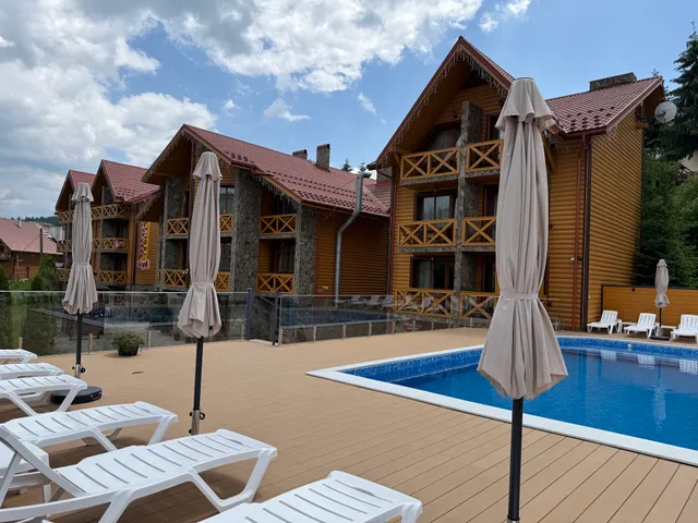 Guest House "Karpatski Zori"