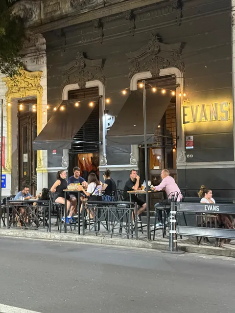 Evans Brewpub & Cocktails