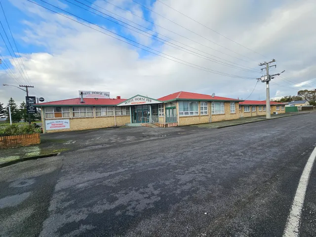 White Horse Inn Motel, Bar & Restaurant